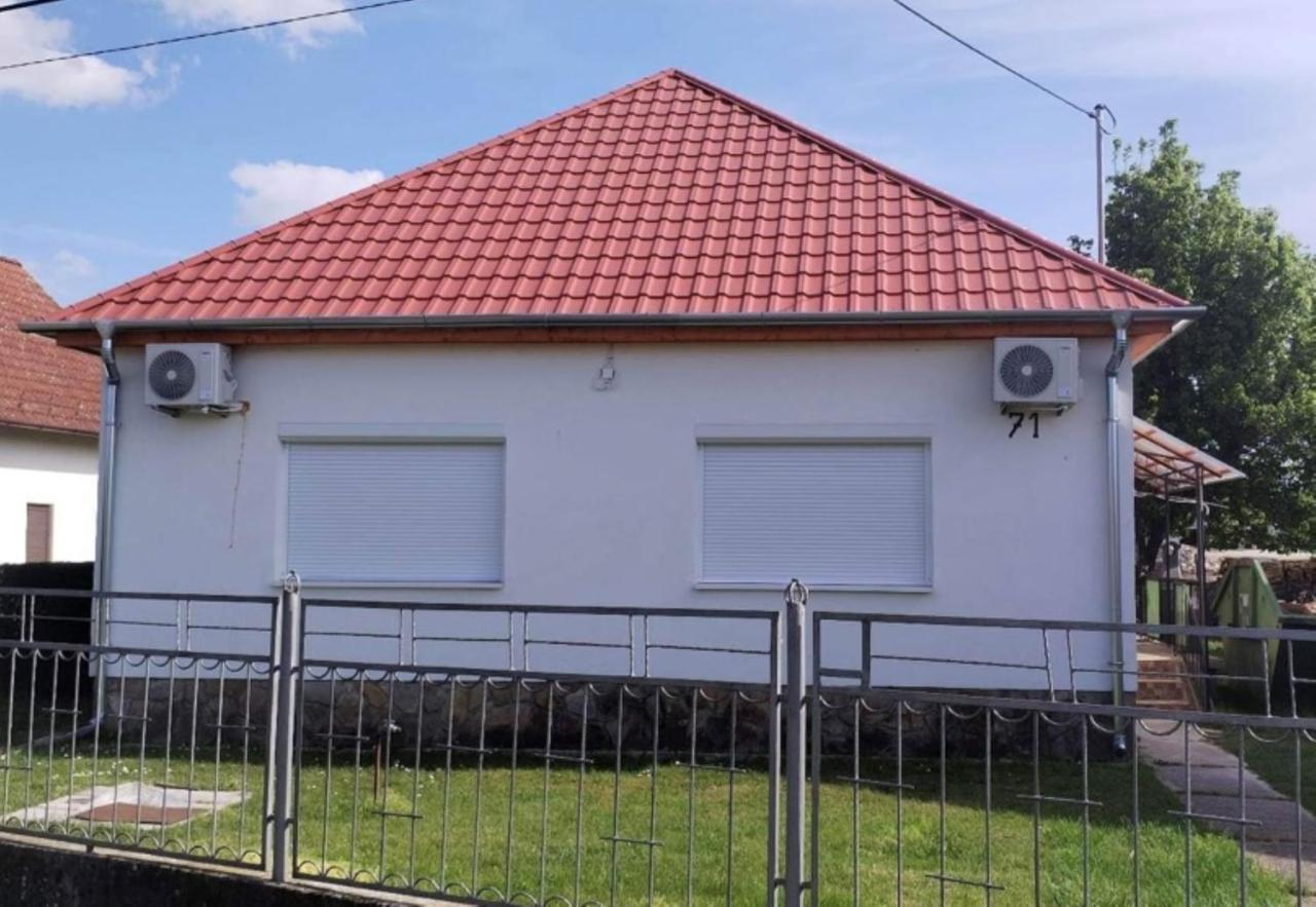 Valentina Apartman Balatonmariafurdo Exterior photo